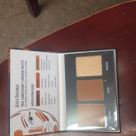True Complexion Contour Palette. - Picture 5 of 5